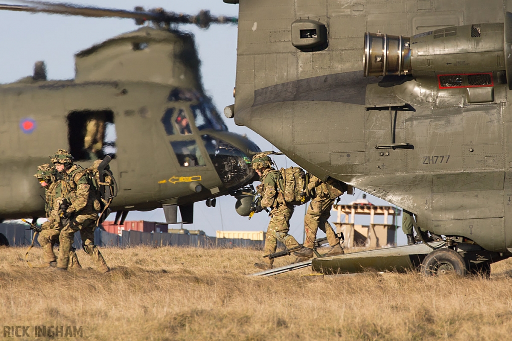 Boeing Chinook HC2 - ZH777 + ZA674 - RAF