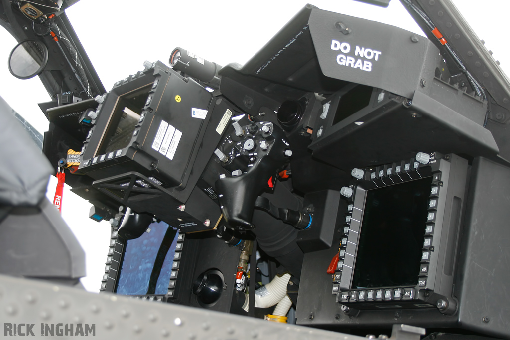 Westland Apache AH1 - ZJ197 - AAC - Front seat cockpit