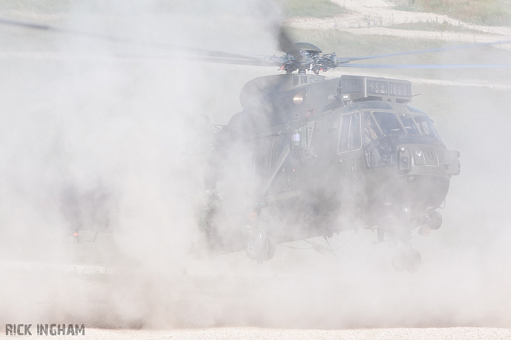 Westland Sea king HC4 - ZA295/U - Royal Navy