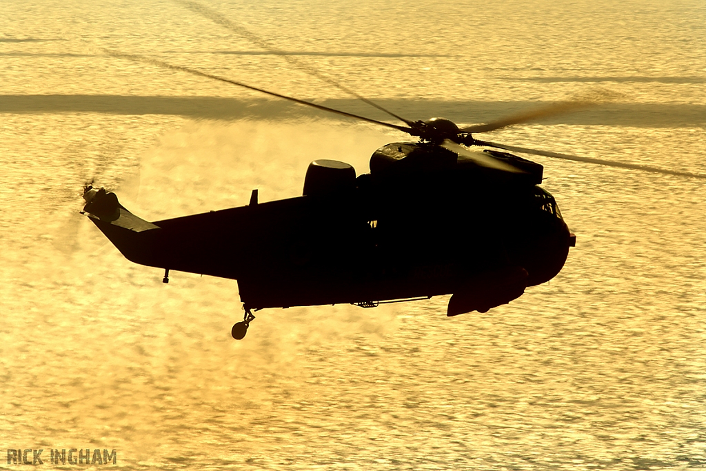 Westland Sea King HU5 - XV670/17 - Royal Navy