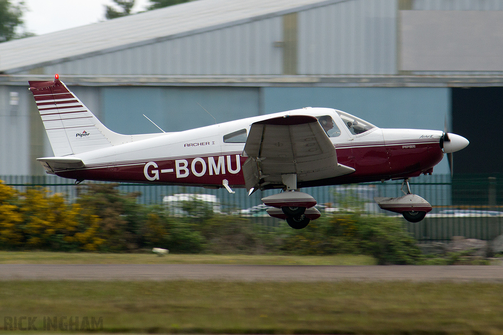 Piper PA-28-181 Archer II - G-BOMU