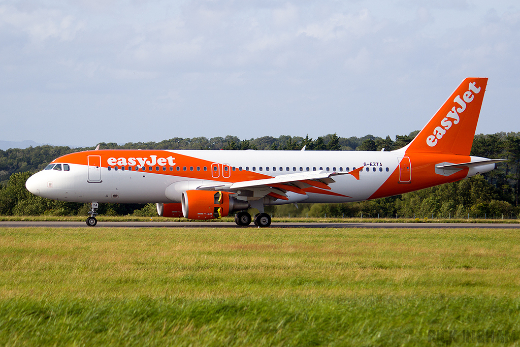 Airbus A320-214 - G-EZTA - easyJet