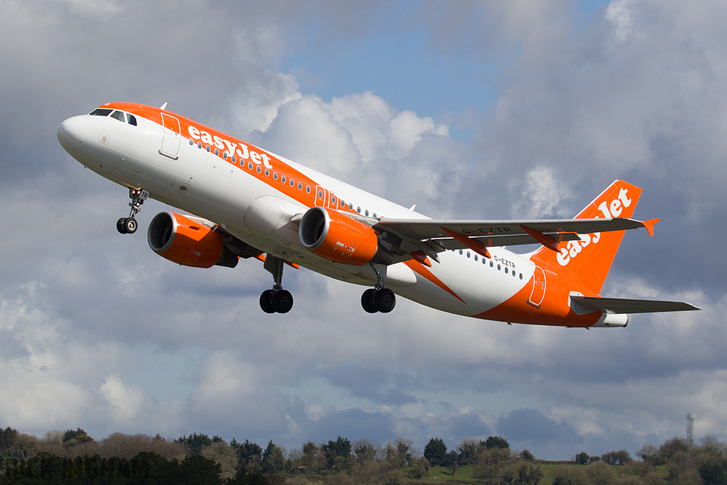 Airbus A320-214 - G-EZTR - Easyjet