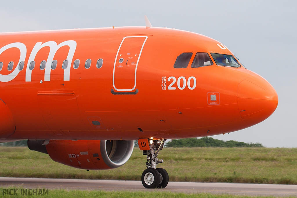 Airbus A320-214 - G-EZUI - EasyJet