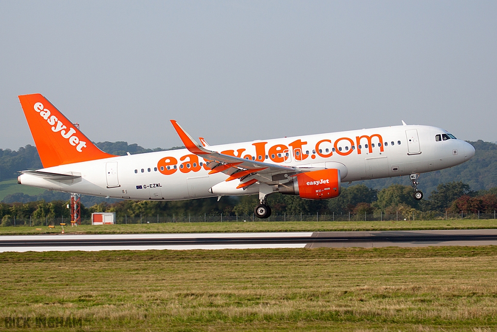 Airbus A320-214 - G-EZWL - EasyJet