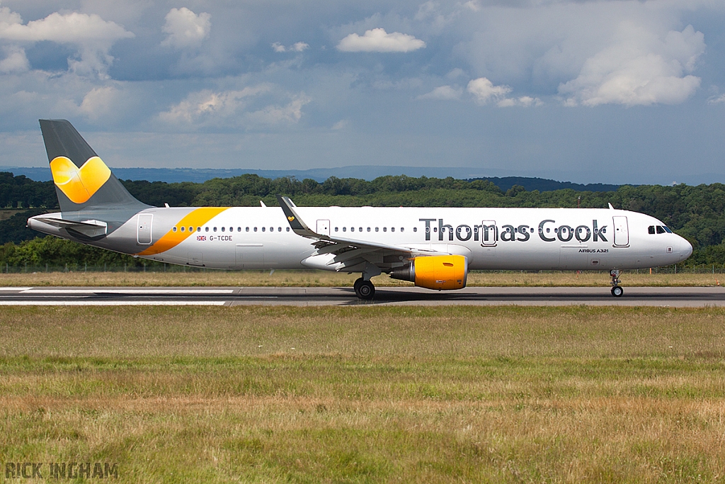 Airbus A321-211 - G-TCDE - Thomas Cook