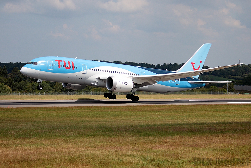 Boeing 787-8 Dreamliner - G-TUII - TUI