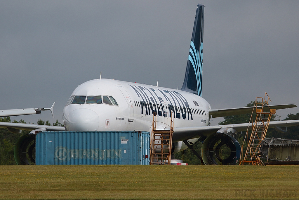 Airbus A320-214 - F-HFUL - Aigle Azur