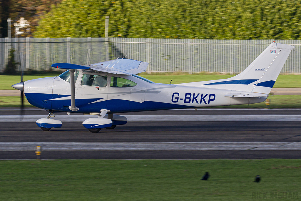 Cessna 182R Skylane - G-BKKP