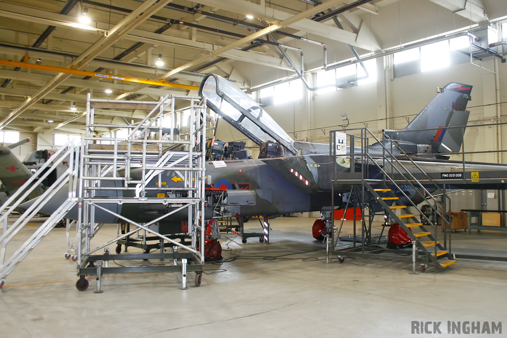 Panavia Tornado GR1 - ZA399/AJ-C - RAF