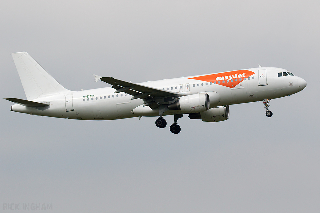 Airbus A320-214 - G-EJCA - easyJet
