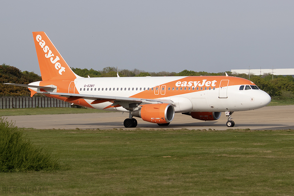 Airbus A319-111 - G-EZBT - easyJet
