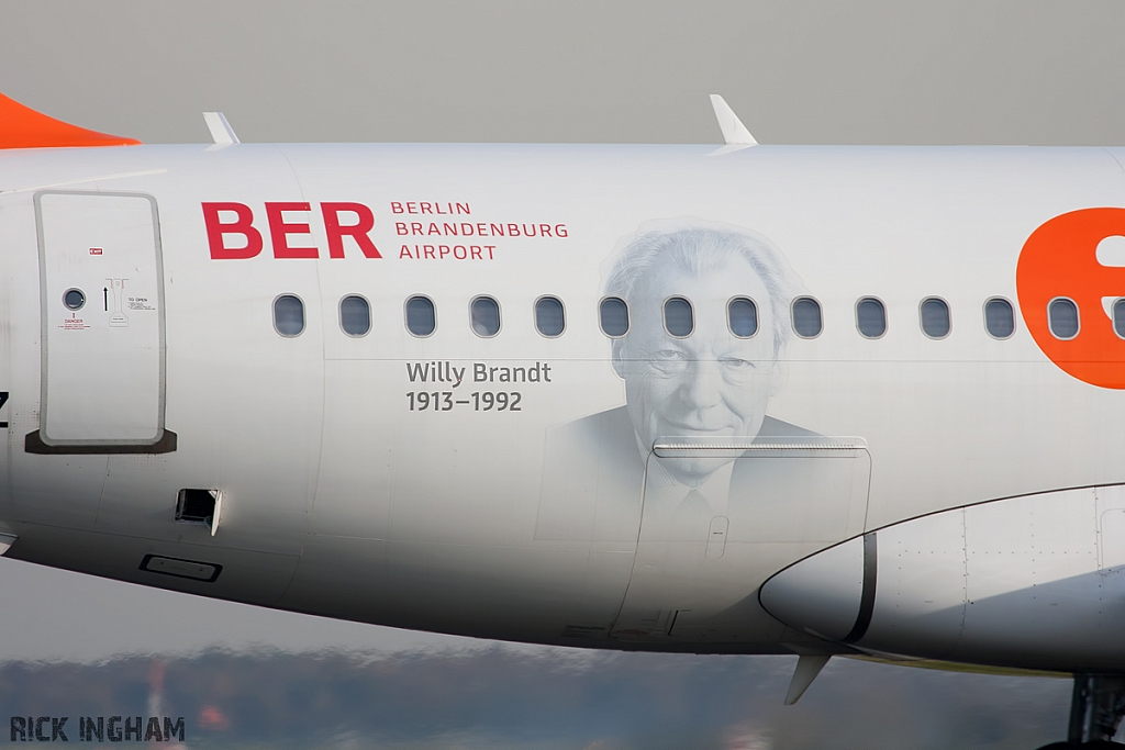 Airbus A319-111 - G-EZEZ - EasyJet