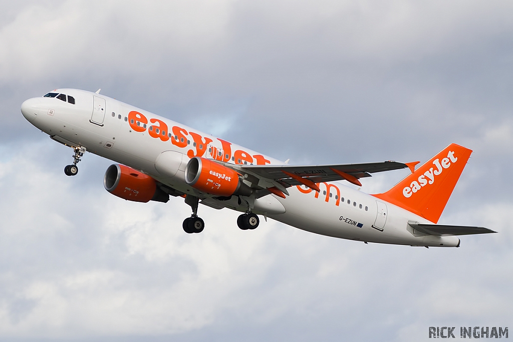 Airbus A320-214 - G-EZUN - EasyJet