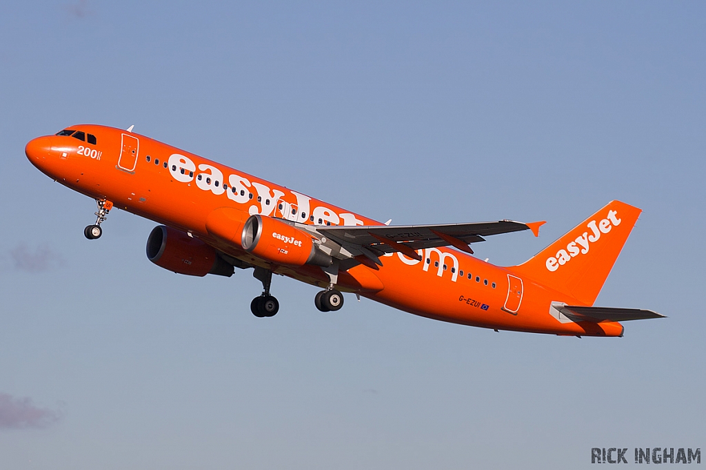 Airbus A320-214 - G-EZUI - EasyJet