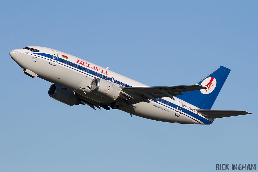 Boeing 737-524 - EW-252PA - Belavia