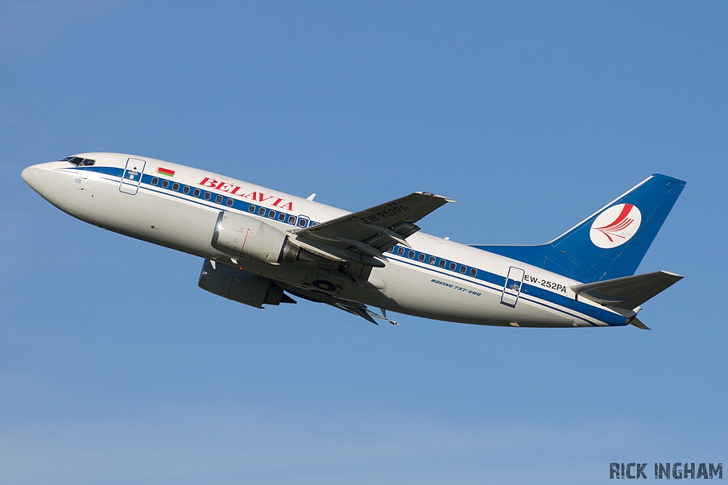 Boeing 737-524 - EW-252PA - Belavia