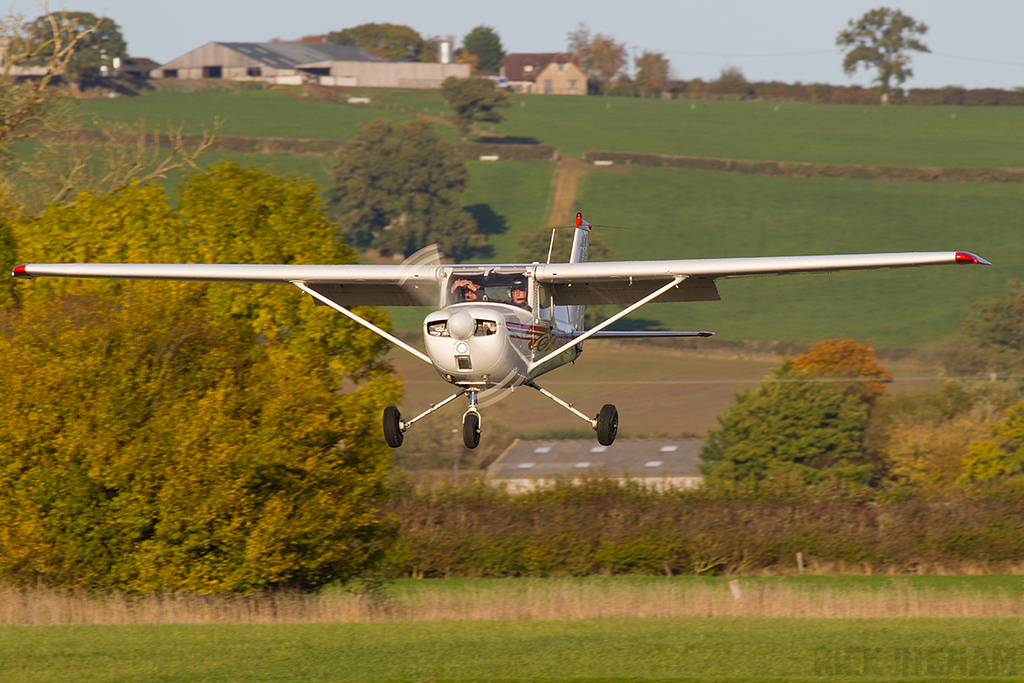 Cessna 150 - G-AZZR