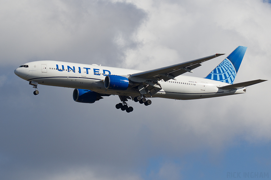 Boeing 777-222ER - N206UA - United Airlines