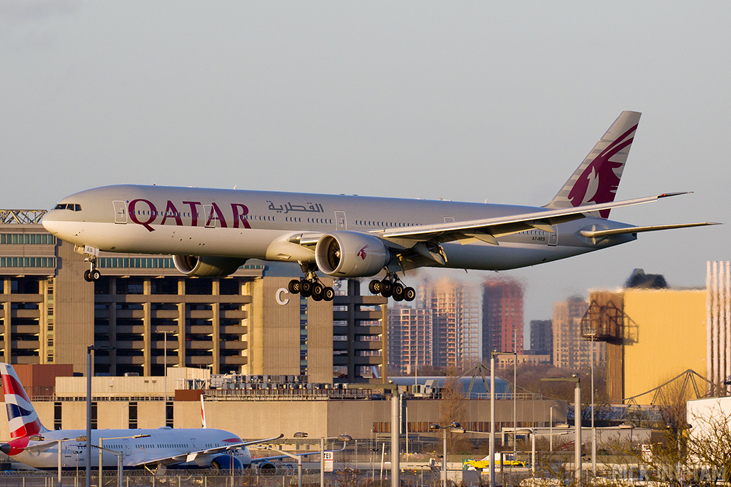 Boeing 777-3DZER - A7-BES - Qatar Airways