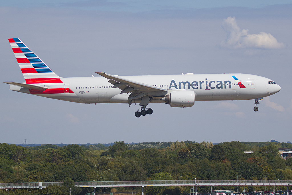 Boeing 777-223ER - N767AJ - American Airlines