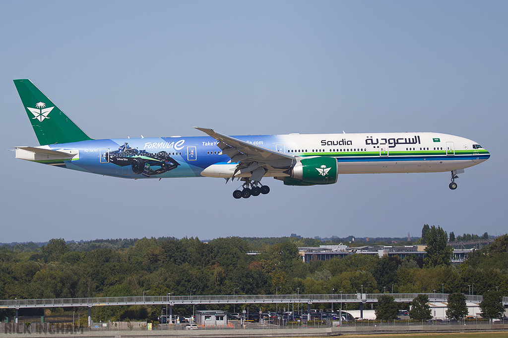 Boeing 777-368ER - HZ-AK43 - Saudia