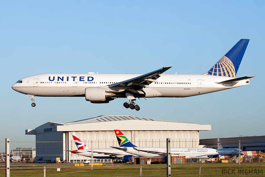 Boeing 777-222ER - N225UA - United Airlines