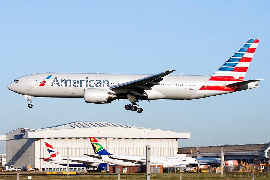 Boeing 777-223ER - N752AN - American Airlines