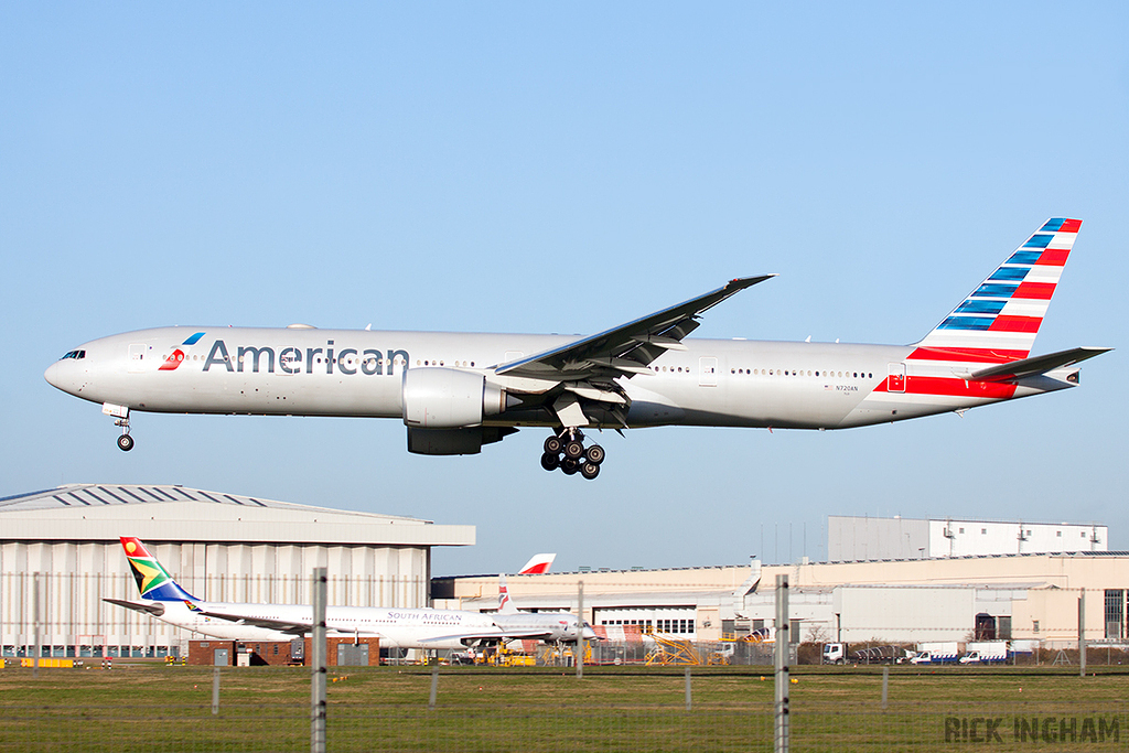 Boeing 777-323ER - N720AN - American Airlines