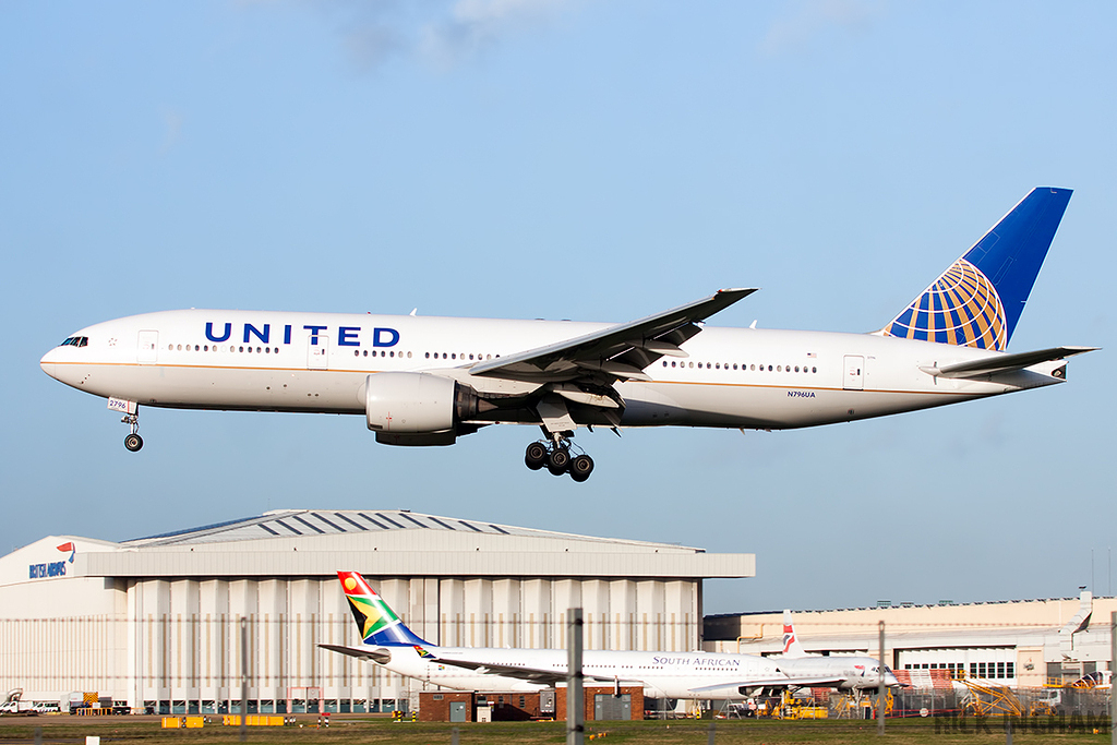 Boeing 777-222ER - N796UA - United Airlines