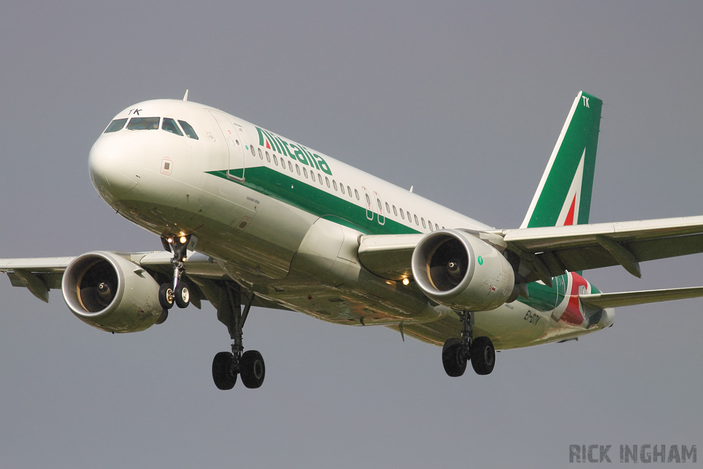 Airbus A320-216 - EI-DTK - Alitalia