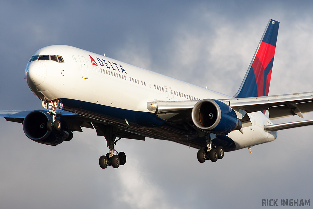 Boeing 767-332ER - N1607B - Delta Airlines