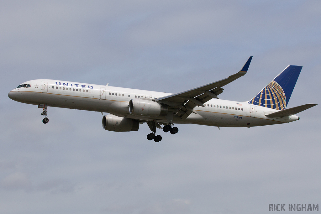 Boeing 757-224 - N17105 - United Airlines