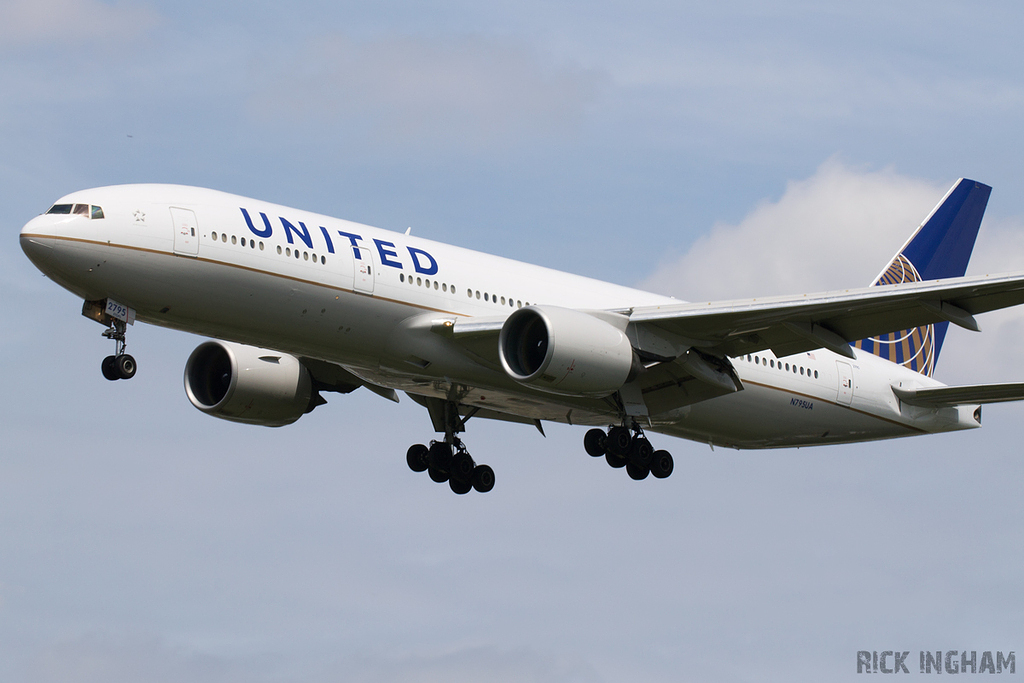 Boeing 777-222ER - N795UA - United Airlines