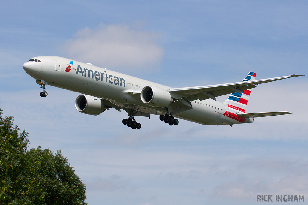 Boeing 777-323ER - N722AN - American Airlines