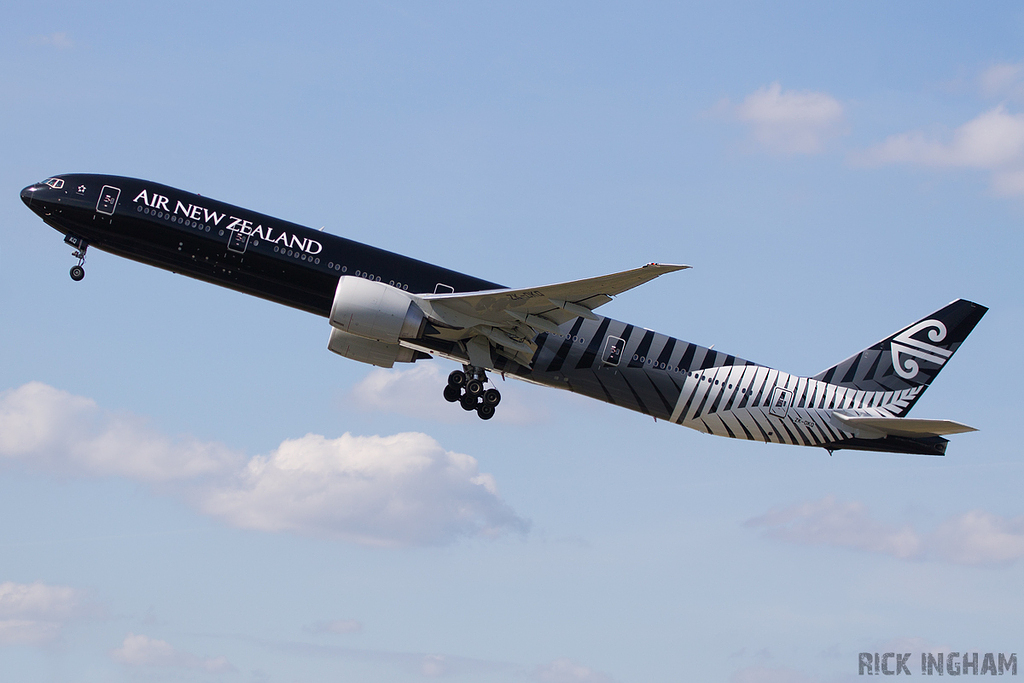 Boeing 777-319ER - ZK-OKQ - Air New Zealand