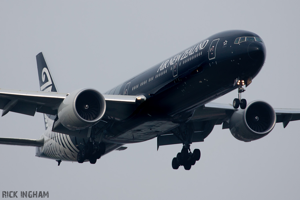 Boeing 777-319ER - ZK-OKQ - Air New Zealand