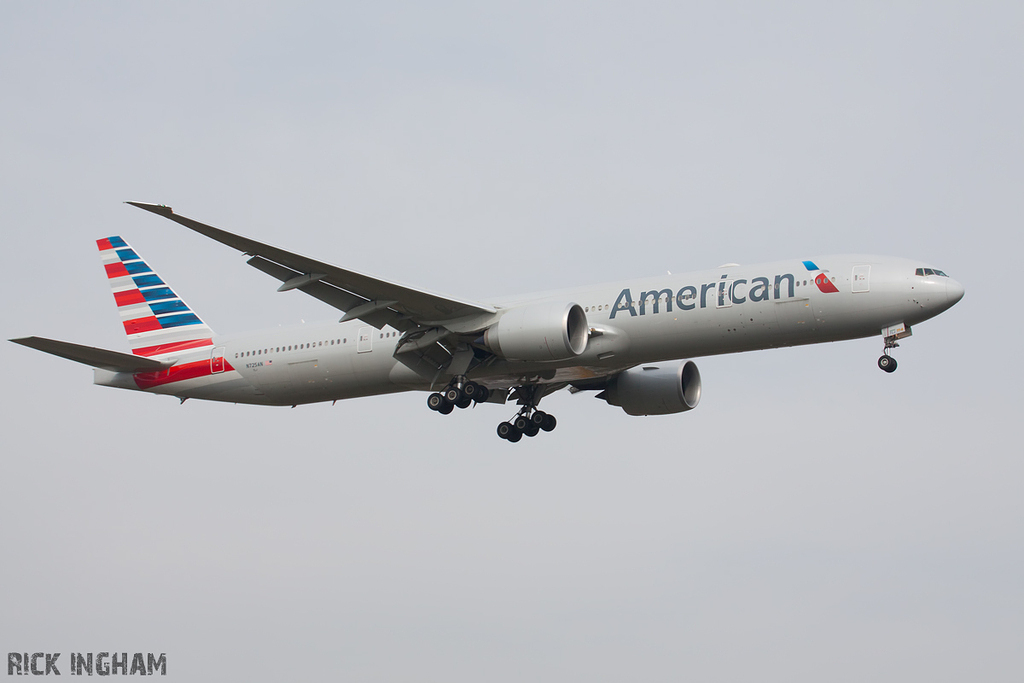 Boeing 777-323ER - N725AN - American Airlines