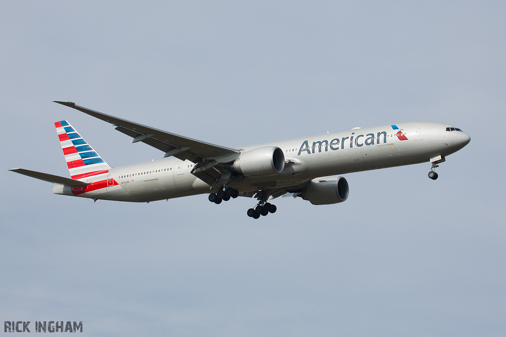 Boeing 777-323ER - N722AN - American Airlines