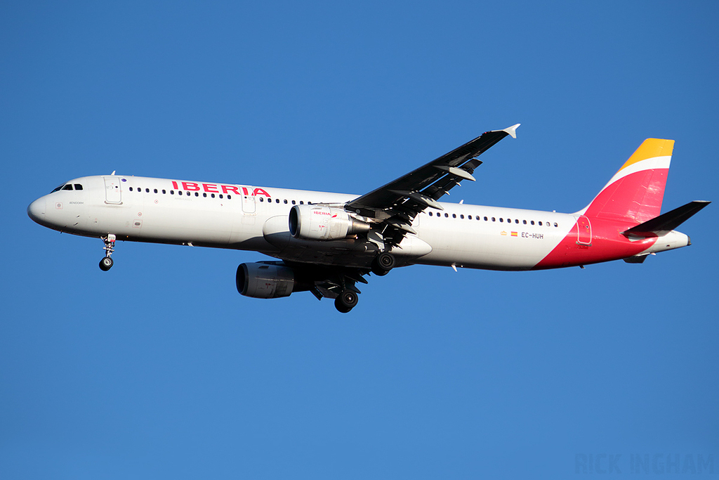 Airbus A321-212 - EC-HUH - Iberia