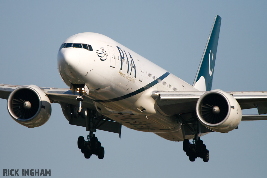 Boeing 777-240ER - AP-BGJ - Pakistan International Airlines