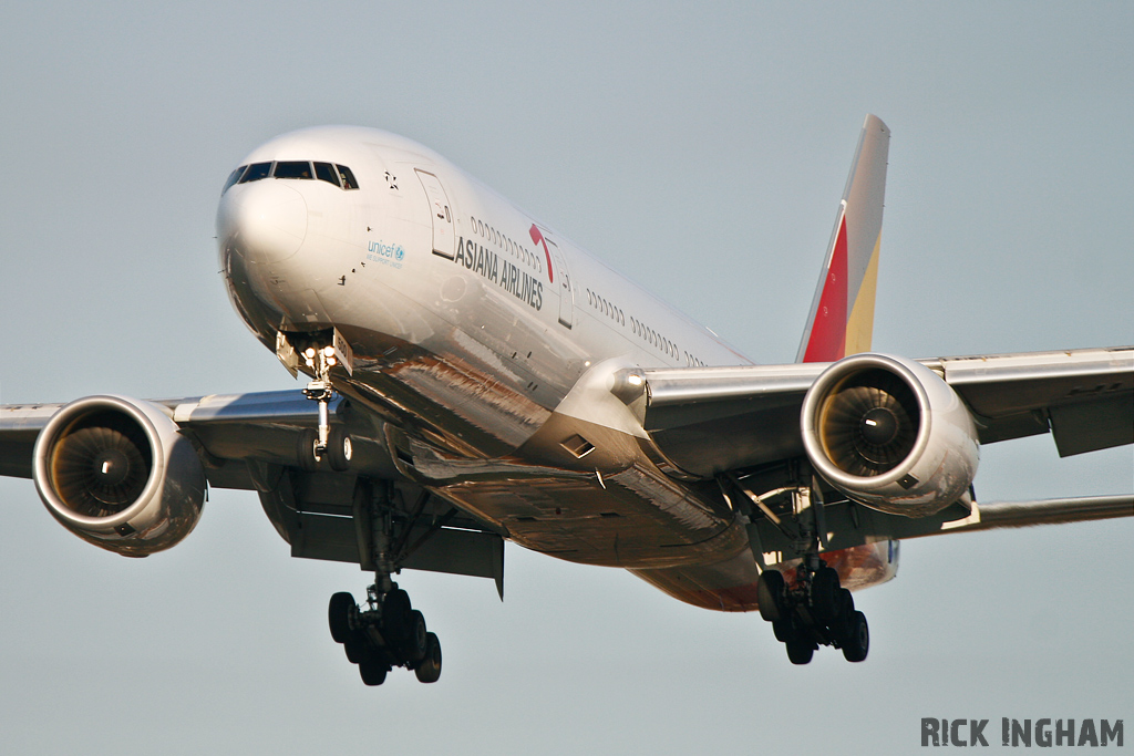 Boeing 777-28ER - HL7500 - Asiana Airlines