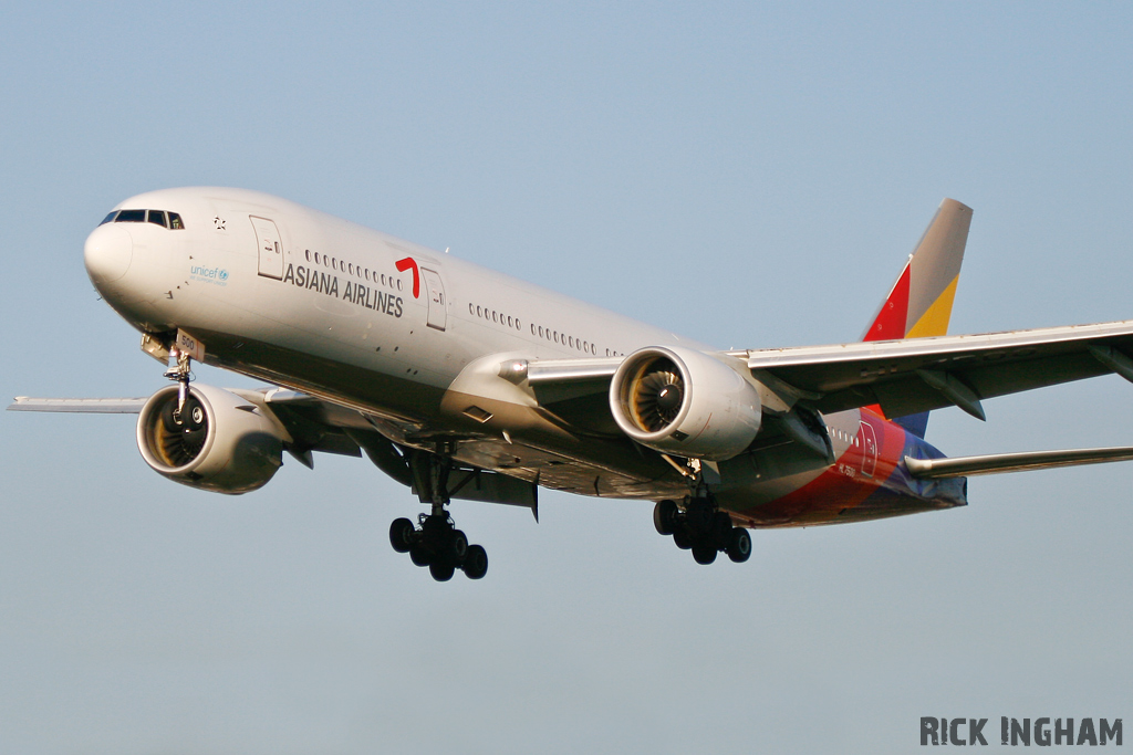 Boeing 777-28ER - HL7500 - Asiana Airlines