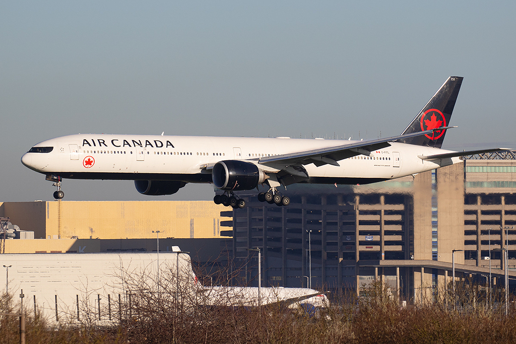 Boeing 777-333ER - C-FITL - Air Canada