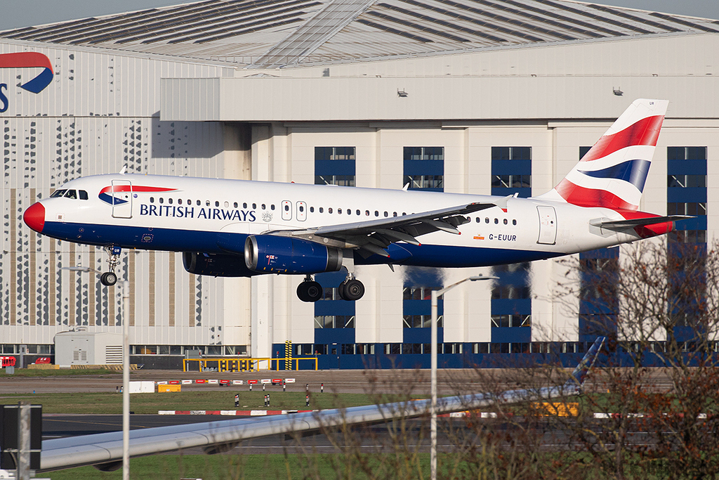 Airbus A320-232 - G-EUUR - British Airways