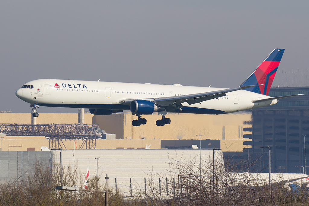 Boeing 767-432ER - N842MH - Delta Airlines