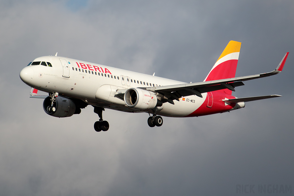 Airbus A320-214 - EC-MCS - Iberia