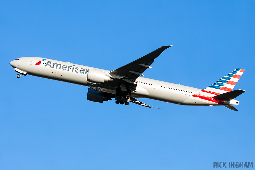 Boeing 777-323ER - N724AN - American Airlines