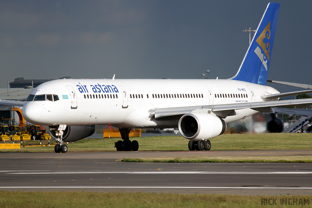 Boeing 757-28A - P4-MAS - Air Astana