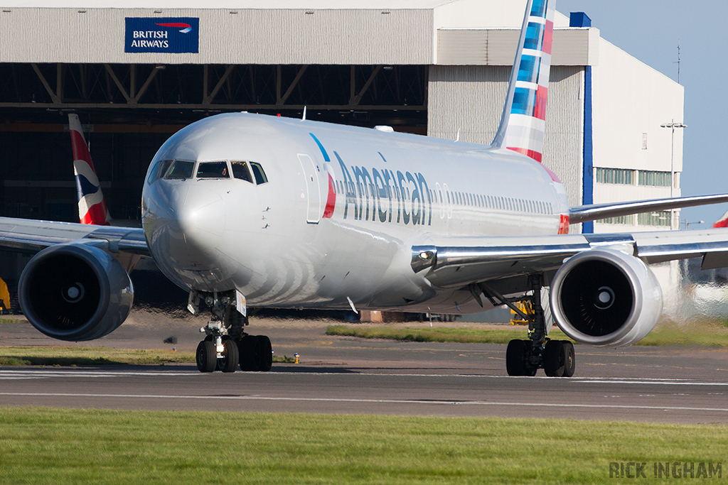 Boeing 767-323ER - N395AN - American Airlines